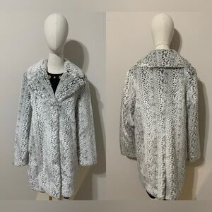 White and Grey Panther Spotted Coat